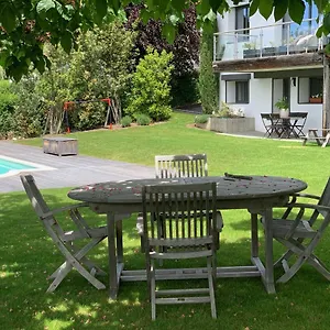 Appartement Adeline : 2 Chambres Au Calme, Situation Parfaite Entre Et Village, Avec Vue Lac, Piscine, Jardin, Veyrier-du-Lac